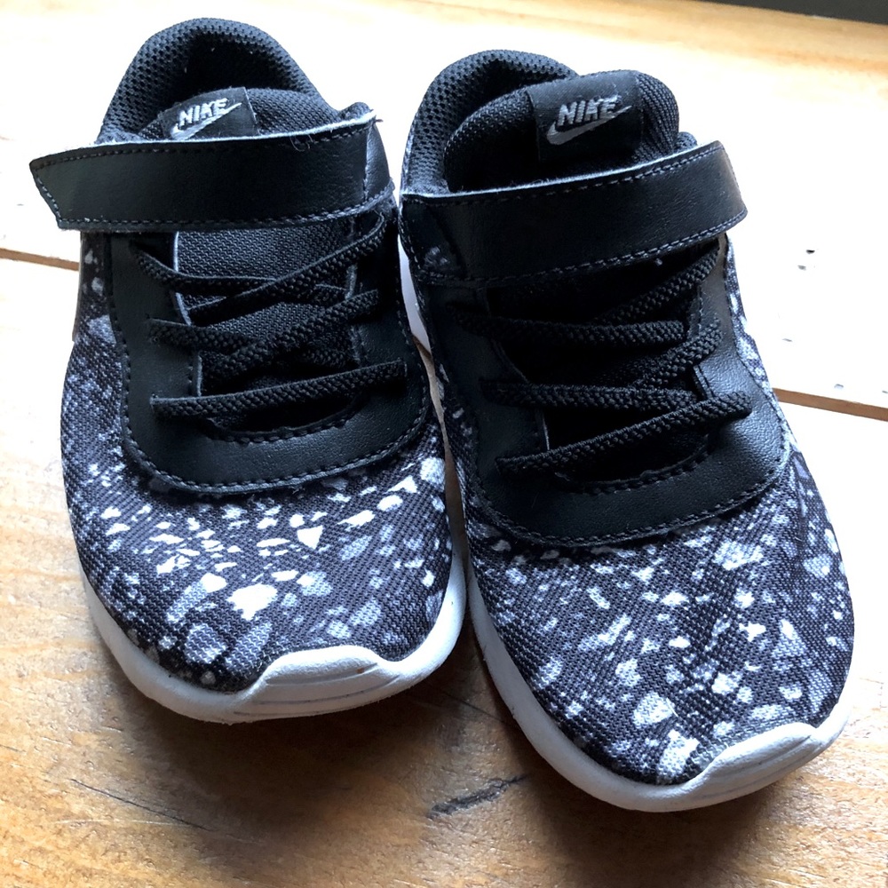 Black and grey patterned Nike Sneakers